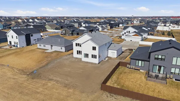 $879,900 | 1572 75th Avenue South, Fargo, ND 58104