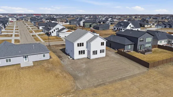 $879,900 | 1572 75th Avenue South, Fargo, ND 58104