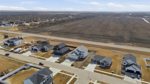 $879,900 | 1572 75th Avenue South, Fargo, ND 58104