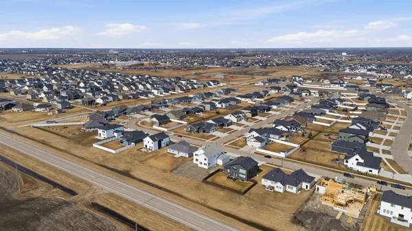 $879,900 | 1572 75th Avenue South, Fargo, ND 58104