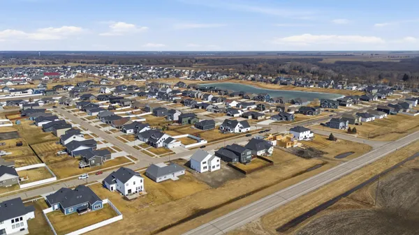 $879,900 | 1572 75th Avenue South, Fargo, ND 58104