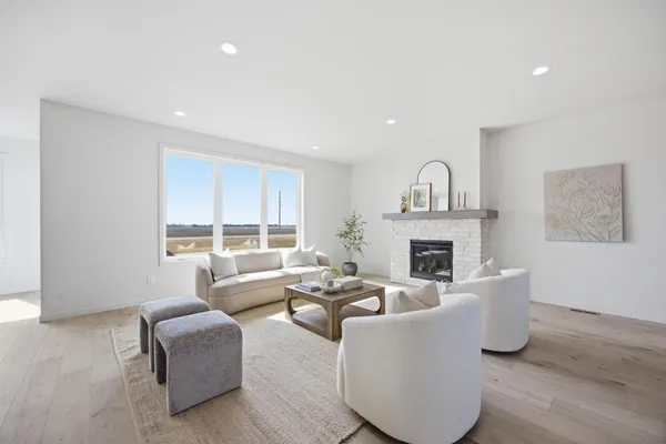 $879,900 | 1572 75th Avenue South, Fargo, ND 58104