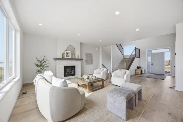 $879,900 | 1572 75th Avenue South, Fargo, ND 58104