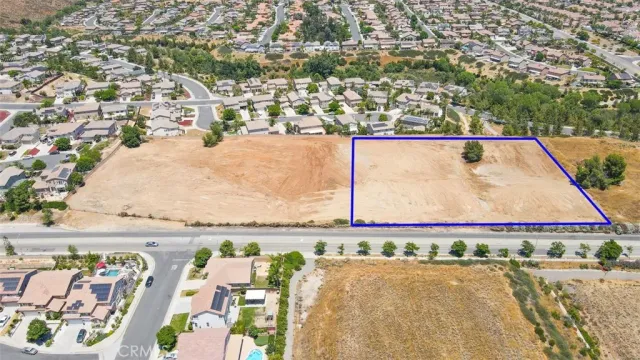 view of walk in balcony with outdoor seating