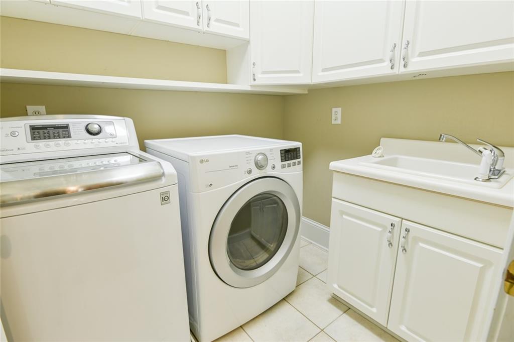 55 Glengarry Chase Covington, GA 30014 - Photo 27 of 73 a utility room with dryer and washer