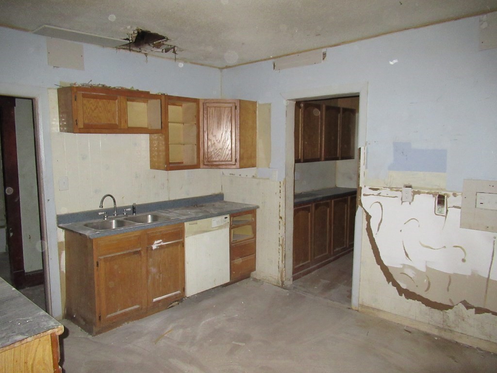 61-63 Draper Street Springfield, MA 01108 - Photo 8 of 23