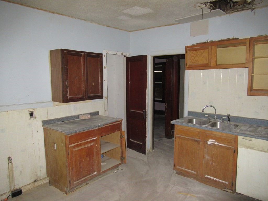 61-63 Draper Street Springfield, MA 01108 - Photo 9 of 23