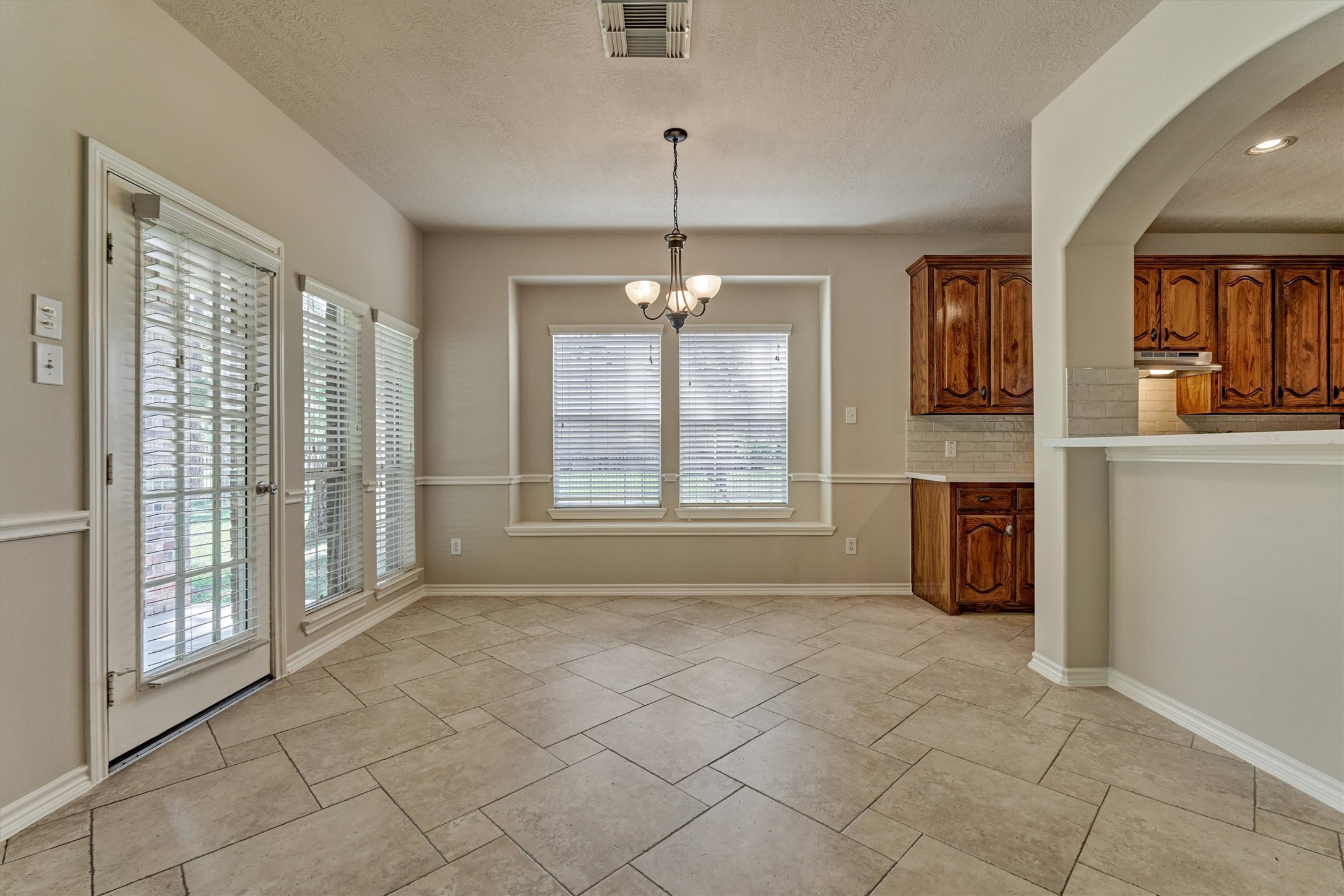 30202 West Legends Trail Drive Spring, TX 77386 - Photo 24 of 50 The spacious breakfasting room with great views to the back yard.