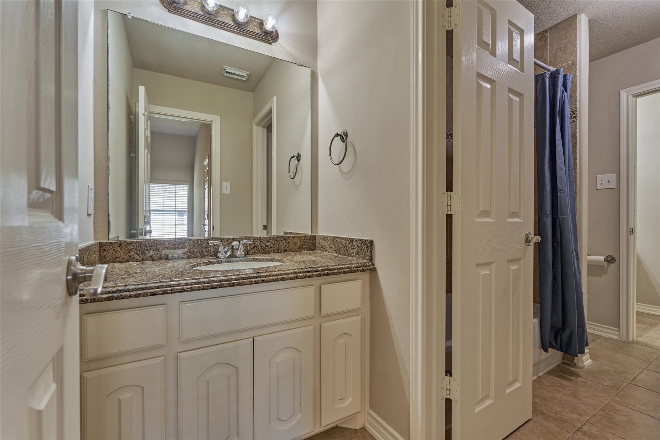 30202 West Legends Trail Drive Spring, TX 77386 - Photo 39 of 50 One of the Jack and Jill bathrooms upstairs proving en-suite access to 2 of the bedrooms.
