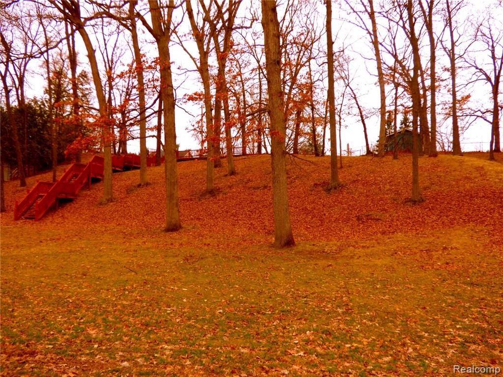 8826 Pettysville Road Pinckney, MI 48169 - Photo 30 of 31 30 HOA PARK AREA.JPG