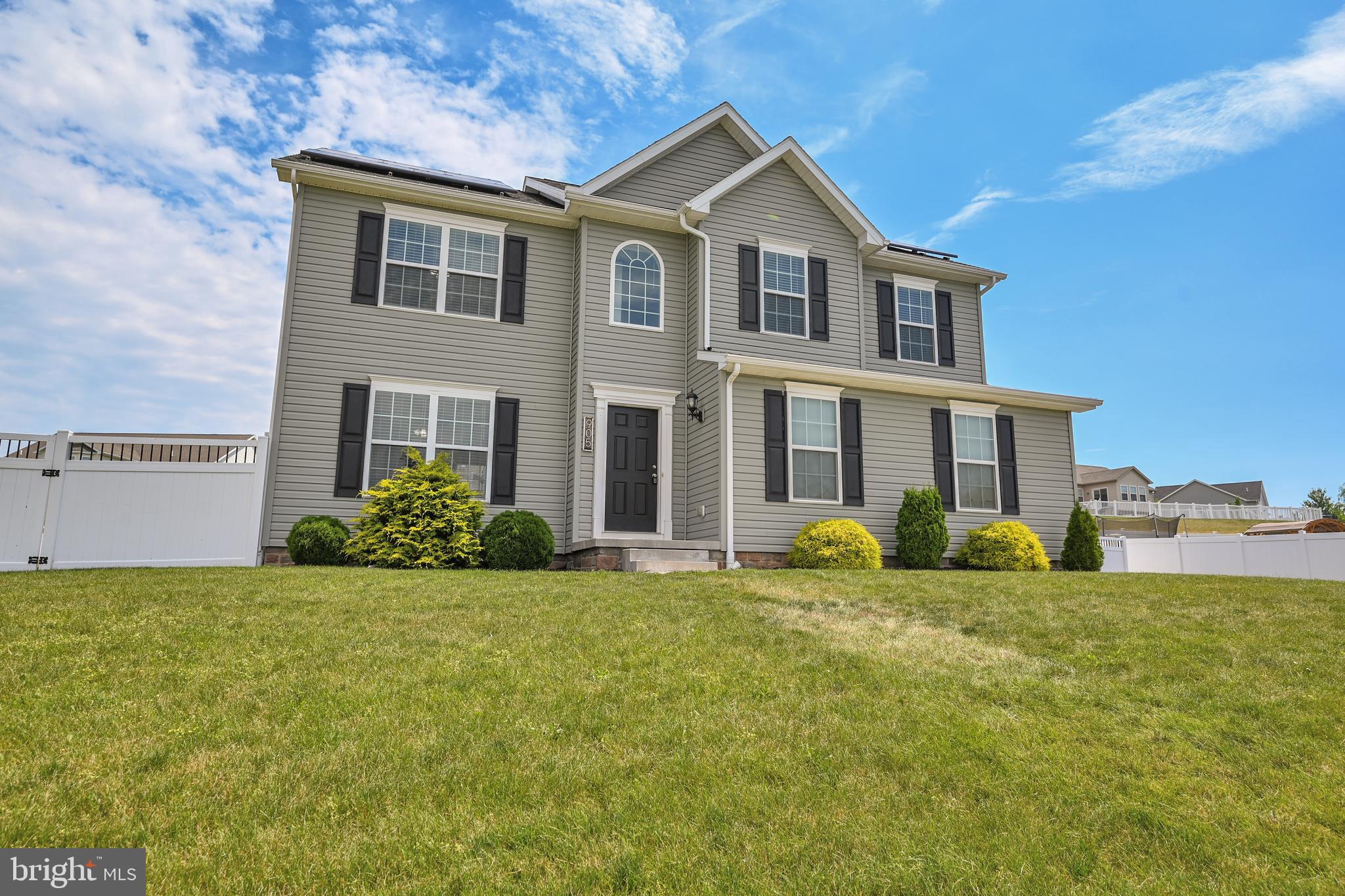 905 Ripple Drive Hanover, PA 17331 - Photo 4 of 35