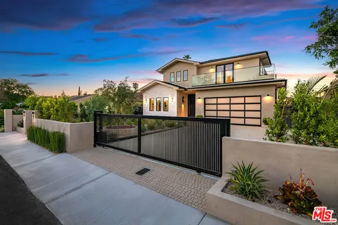 a house view with a outdoor space