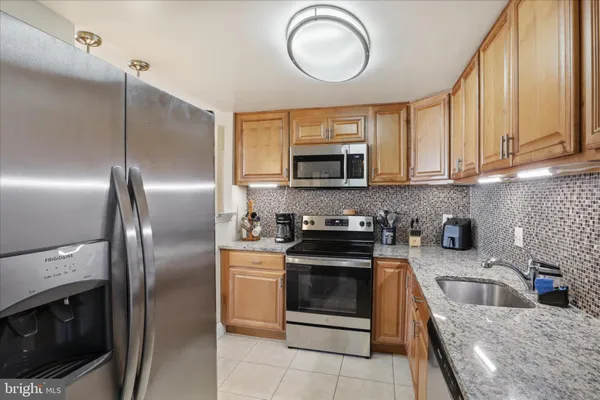 $320,000 | 6300 Stevenson Avenue, Unit 1122, Alexandria, VA 22304