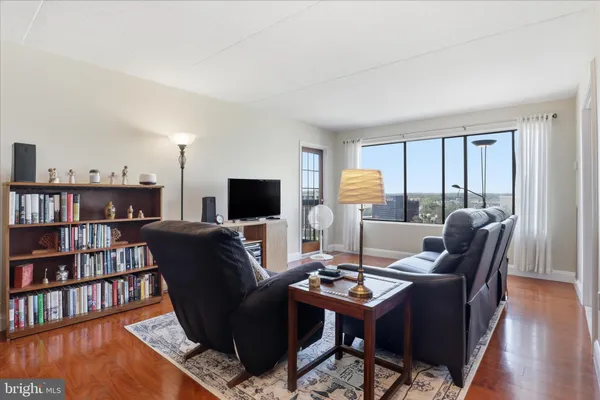 $320,000 | 6300 Stevenson Avenue, Unit 1122, Alexandria, VA 22304