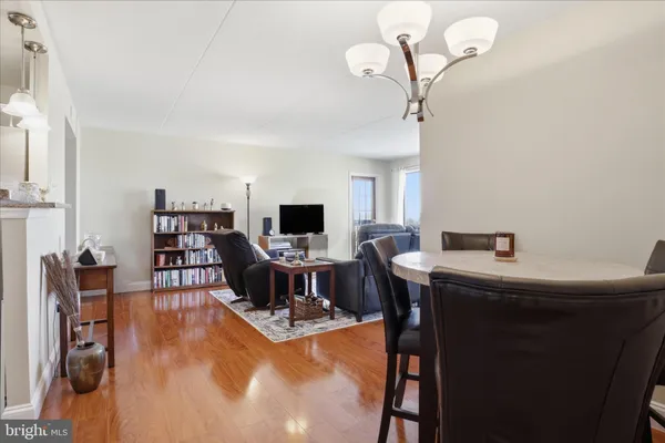 $320,000 | 6300 Stevenson Avenue, Unit 1122, Alexandria, VA 22304