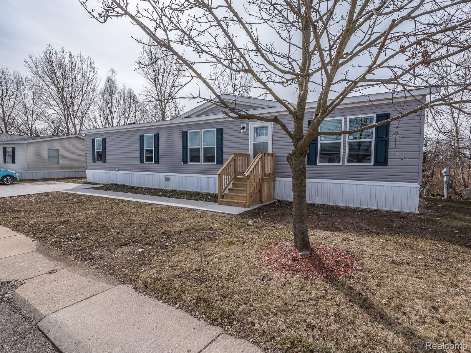 33151 Fort Road Rockwood, MI 48173 - Photo 1 of 24 Gallery Image 1