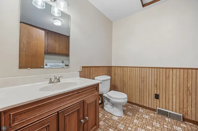 $668,000 | 3316 290th Street North, Hawley, MN 56549