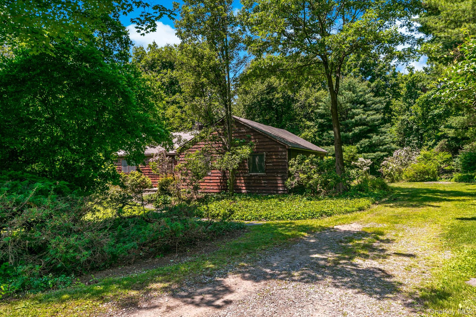 538 Croton Heights Road Yorktown Heights, NY 10598 - Photo 3 of 24 Convenient driveway, pull right up to the house.