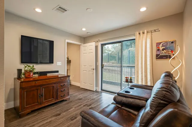 $262,000 | 935 La Posada Drive, Unit 148, Austin, TX 78752