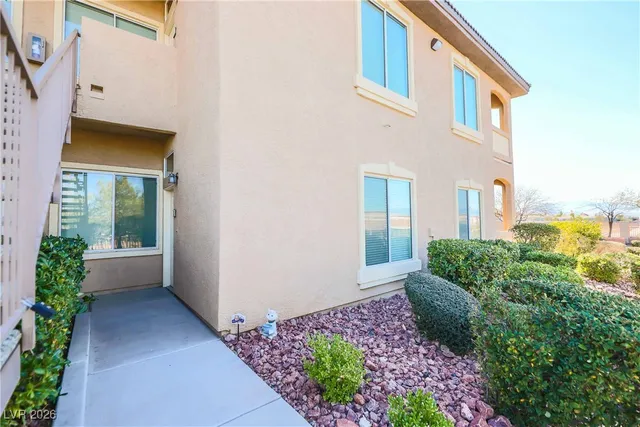 $1,500 | 2305 West Horizon Ridge Parkway, Unit 213, Henderson, NV 89052