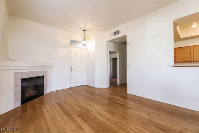$1,500 | 2305 West Horizon Ridge Parkway, Unit 213, Henderson, NV 89052