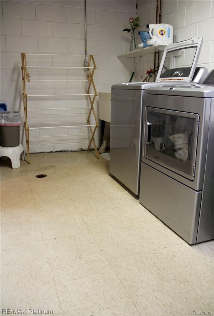 5775 Bullard Road Fenton, MI 48430 - Photo 32 of 50 Lower Level Laundry.