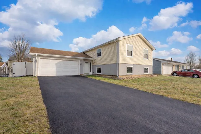 $415,000 | 1680 Nautilus Lane, Hanover Park, IL 60133