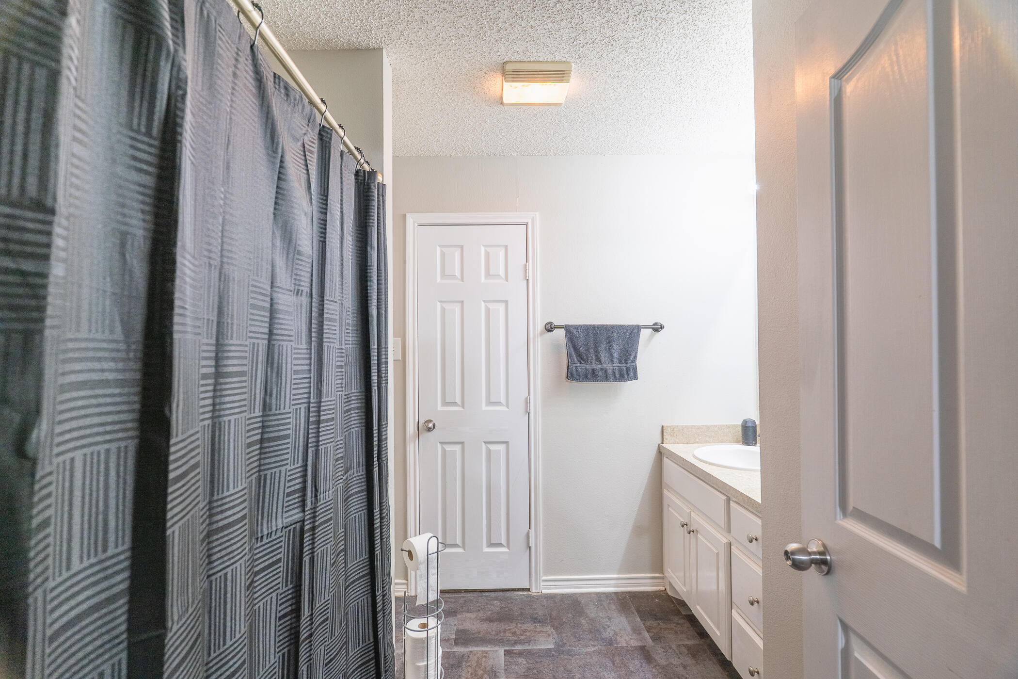 4403 Kemper Street, Unit 2 Lubbock, TX 79416 - Photo 13 of 22 DSC03588-HDR