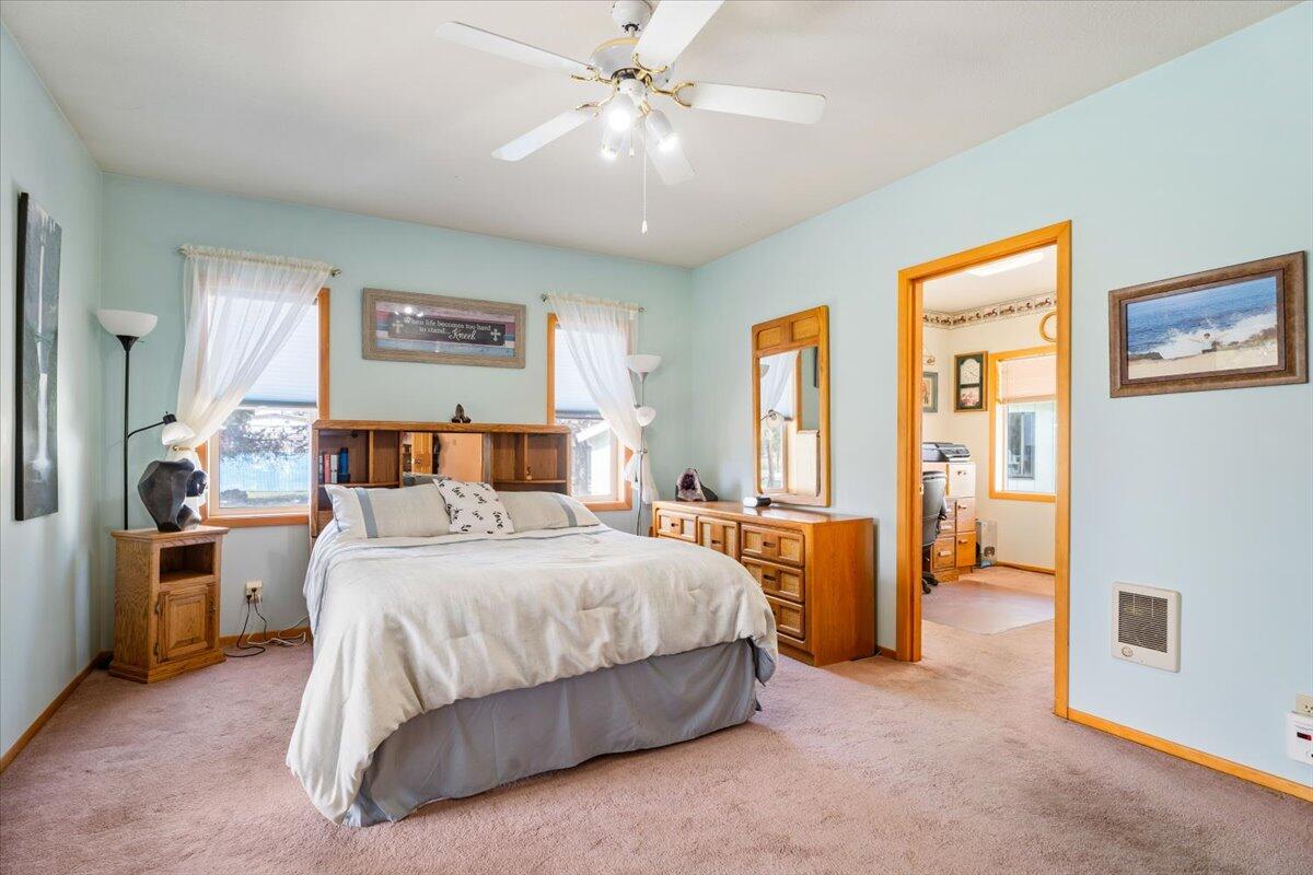 5995 Southwest Shad Road Terrebonne, OR 97760 - Photo 25 of 49 49-Primary Bedroom