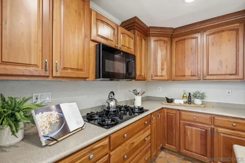 $1,549,000 | 10325 Avenida Magnifica, San Diego, CA 92131