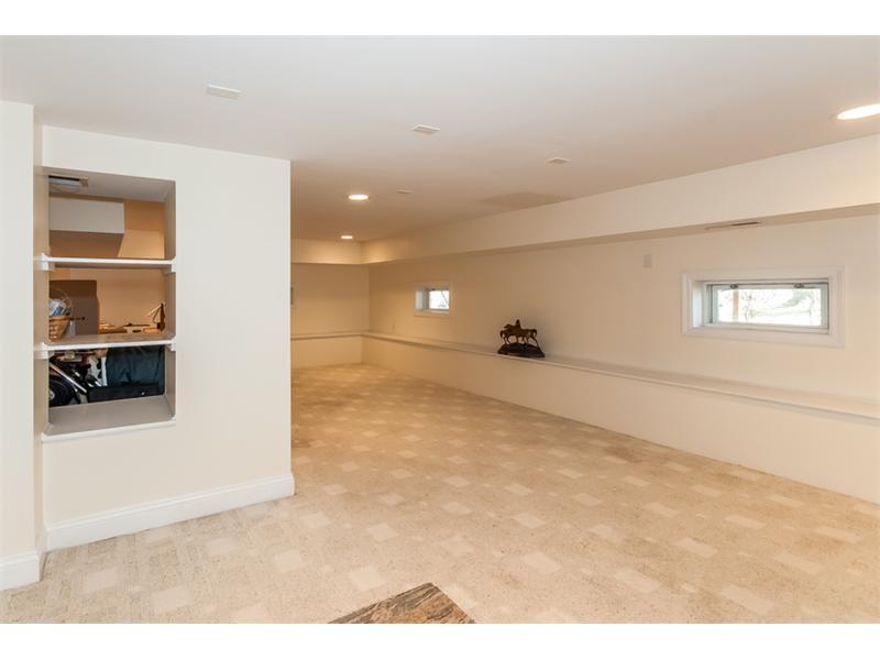 65 Lockwood Lane Riverside, CT 06878 - Photo 19 of 25 a view of empty room with a window