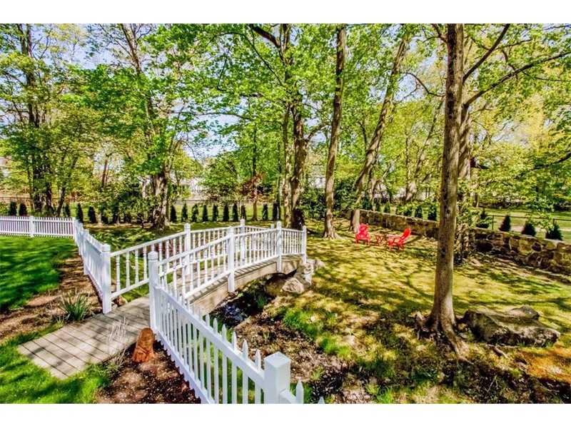 65 Lockwood Lane Riverside, CT 06878 - Photo 2 of 25 a view of yard with green space