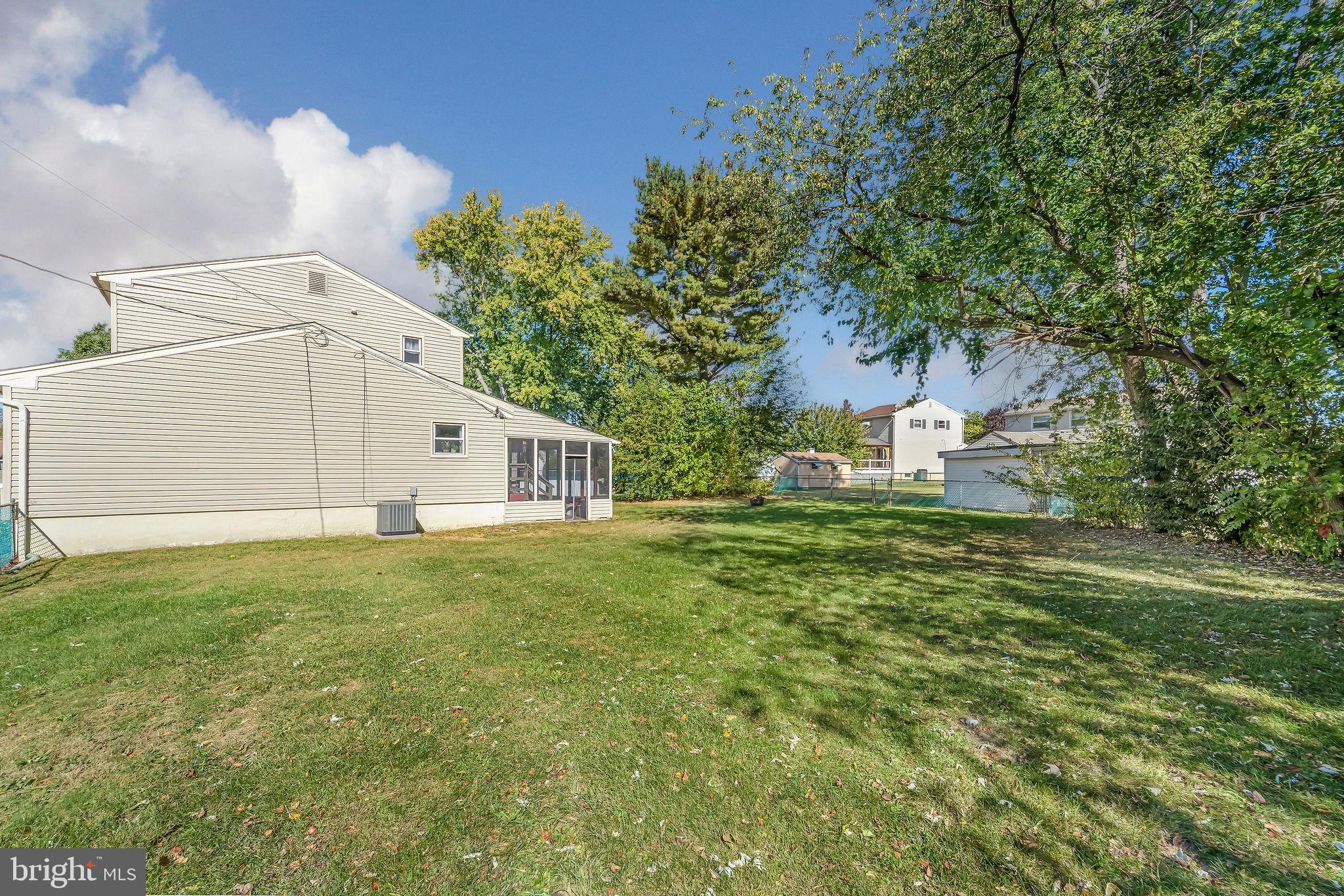 301 North Coles Avenue Maple Shade, NJ 08052 - Photo 5 of 31 a house view with garden space