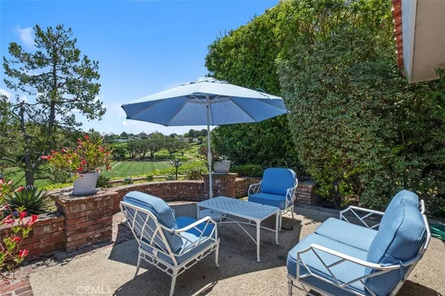 a view of an outdoor space