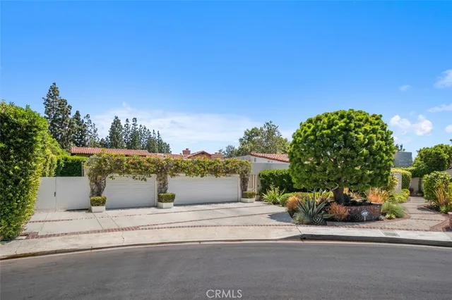 $6,495,000 | 23 Lochmoor Lane, Newport Beach, CA 92660