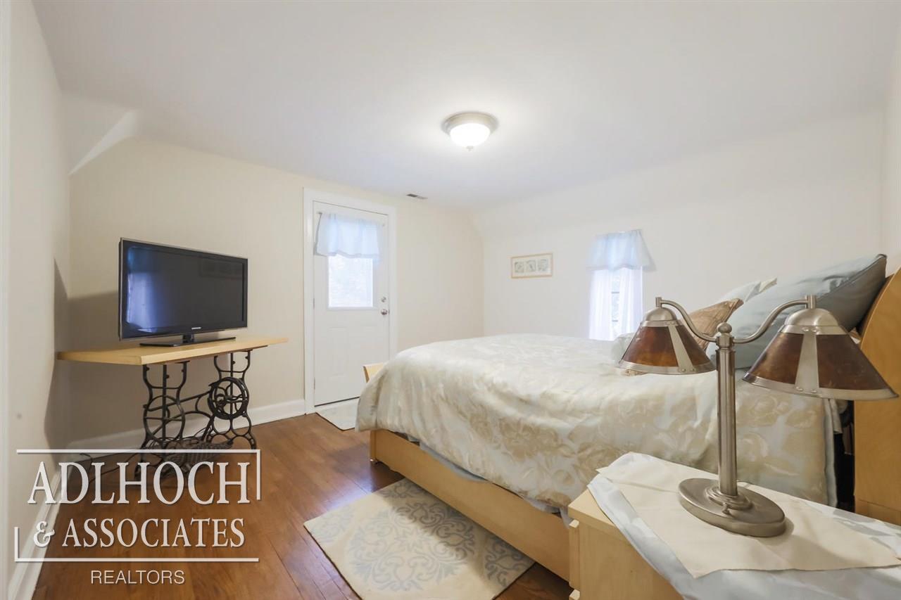 244 Fisher Road Grosse Pointe, MI 48230 - Photo 20 of 32 31338724-20.JPG
