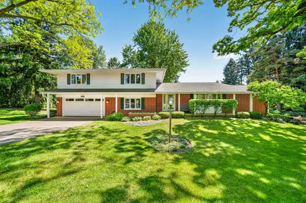 $695,000 | 5567 Shamrock Lane, Fitchburg, WI 53711