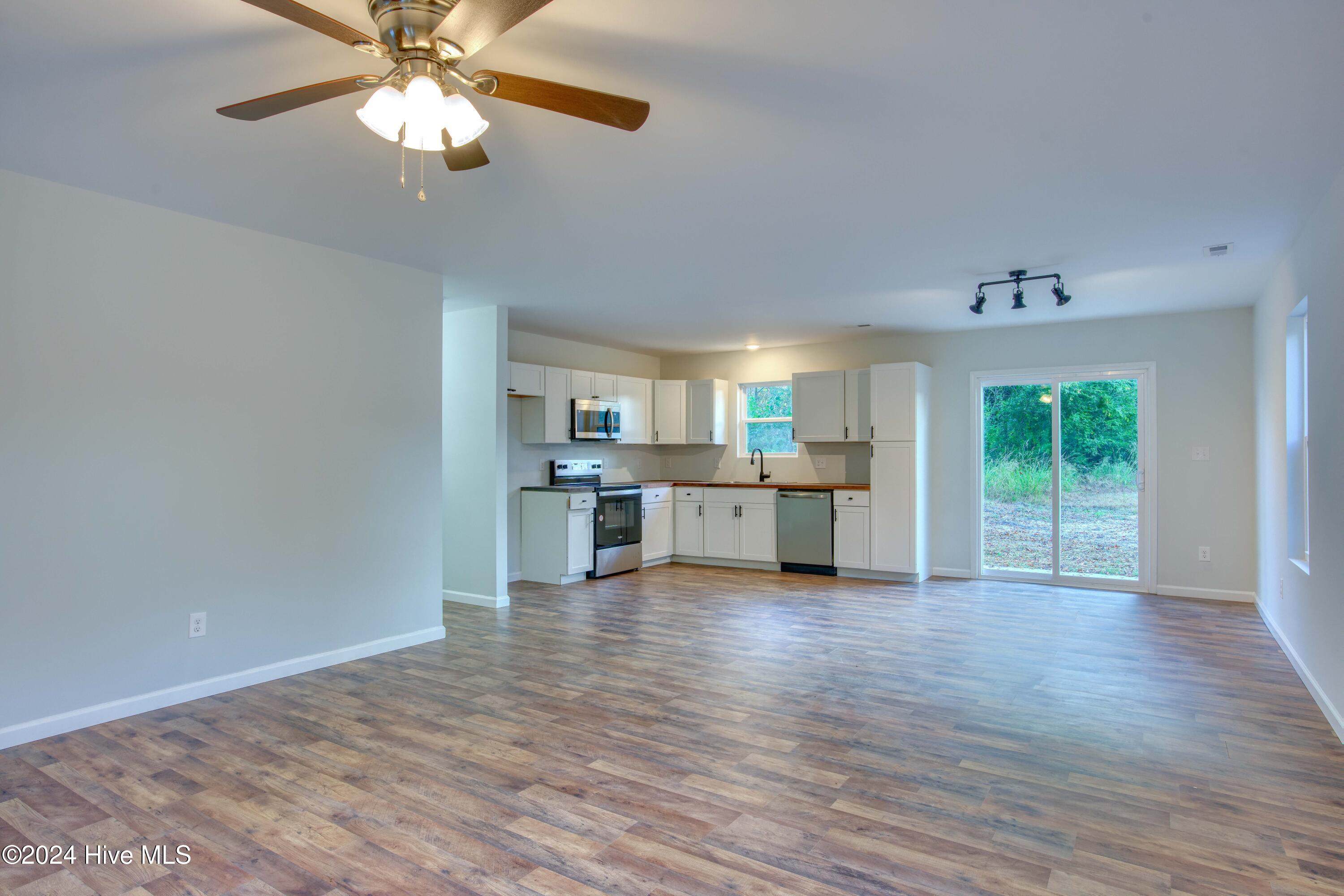504 Francktown Road Richlands, NC 28574 - Photo 5 of 21 504 Franktown - Interiors - Edited _16