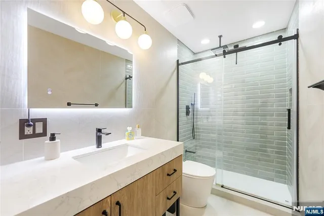 $724,999 | 101 Highway 5, Unit 204, Edgewater, NJ 07020