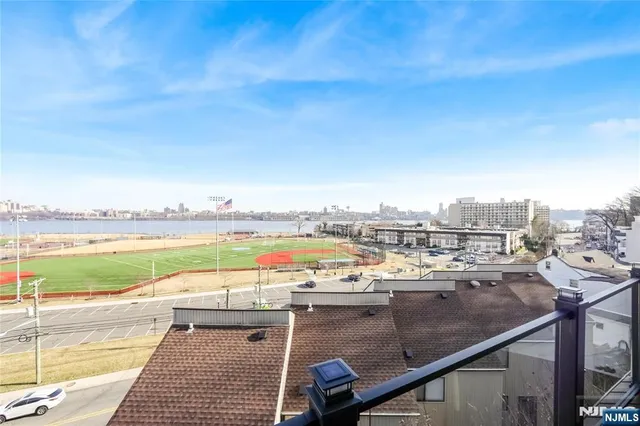 $724,999 | 101 Highway 5, Unit 204, Edgewater, NJ 07020