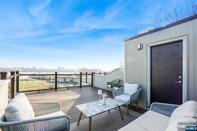 $724,999 | 101 Highway 5, Unit 204, Edgewater, NJ 07020