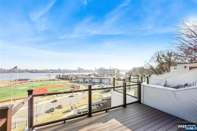 $724,999 | 101 Highway 5, Unit 204, Edgewater, NJ 07020