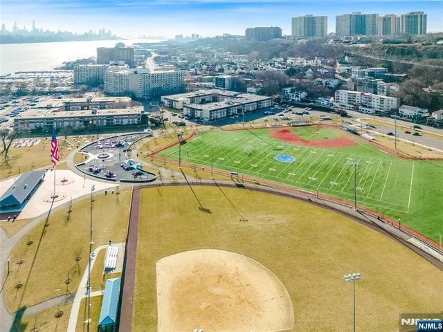 $724,999 | 101 Highway 5, Unit 204, Edgewater, NJ 07020