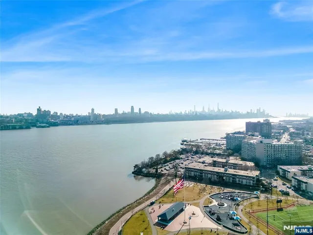 $724,999 | 101 Highway 5, Unit 204, Edgewater, NJ 07020