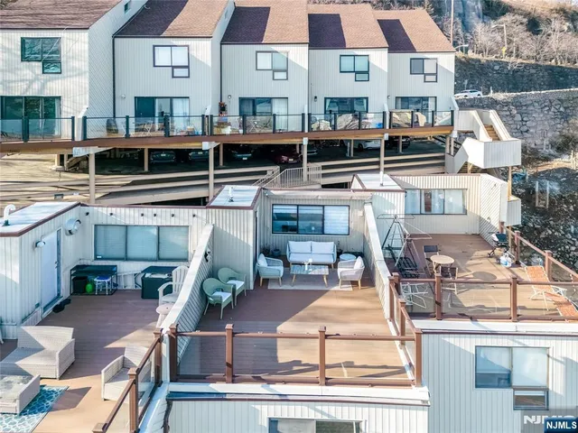 $724,999 | 101 Highway 5, Unit 204, Edgewater, NJ 07020