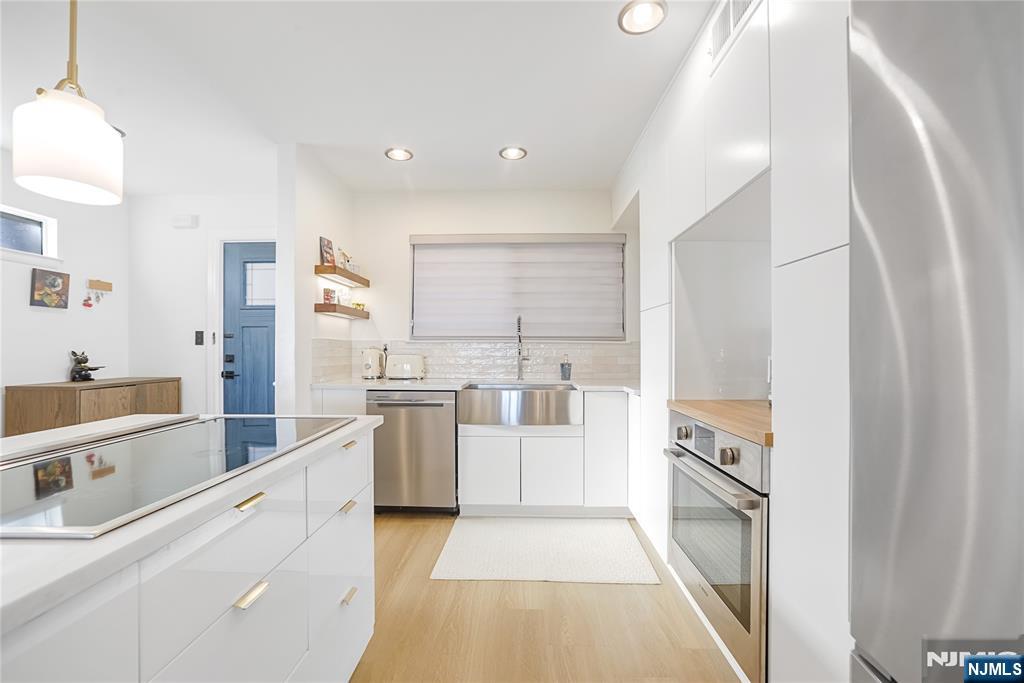 101 Highway 5, Unit 204 Edgewater, NJ 07020 - Photo 4 of 35