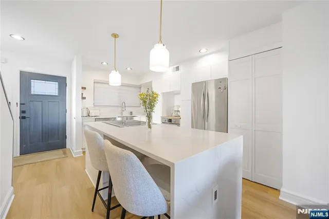 $724,999 | 101 Highway 5, Unit 204, Edgewater, NJ 07020