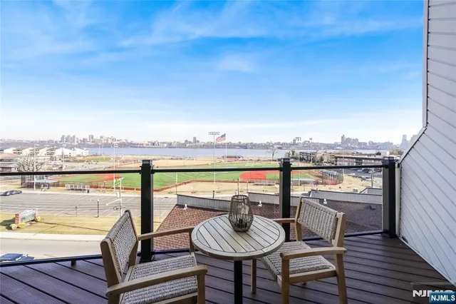 $724,999 | 101 Highway 5, Unit 204, Edgewater, NJ 07020