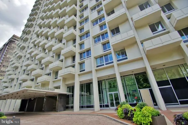 $2,300 | 604-36 South Washington Square, Unit 1611, Philadelphia, PA 19106