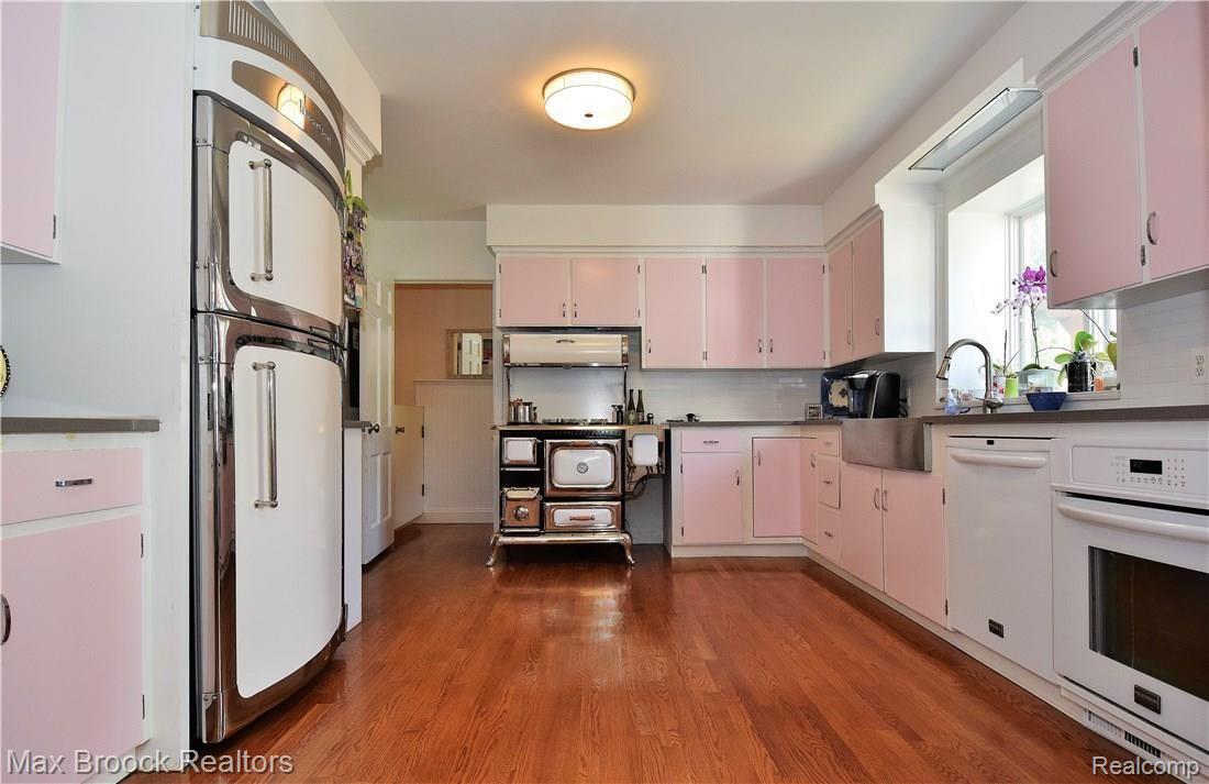 873 North Cranbrook Road Bloomfield Hills, MI 48301 - Photo 6 of 23 Kitchen.jpg